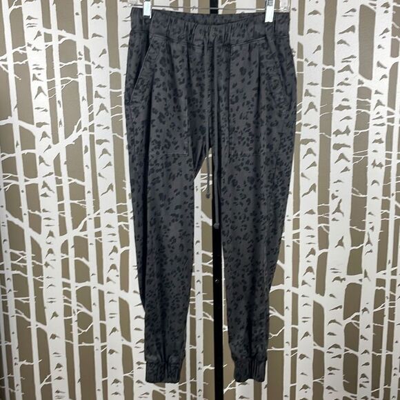 Anthropologie Cloth & Stone Leopard Print Chino Jogger Pants XS Gray, Black - Picture 1 of 11